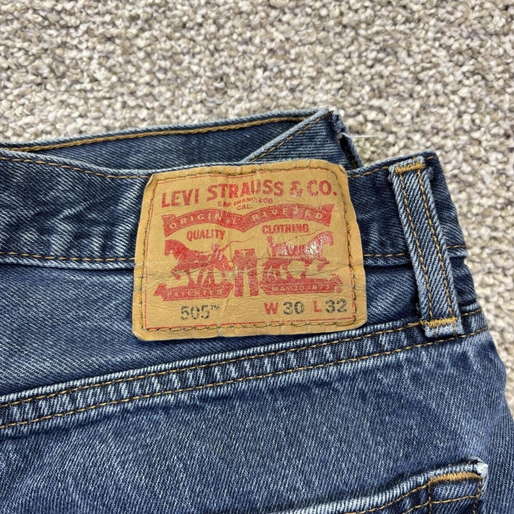 Levis 505 Jeans Mens 30x30 Blue Medium Wash Straight Denim Distressed Pants - Picture 2 of 12